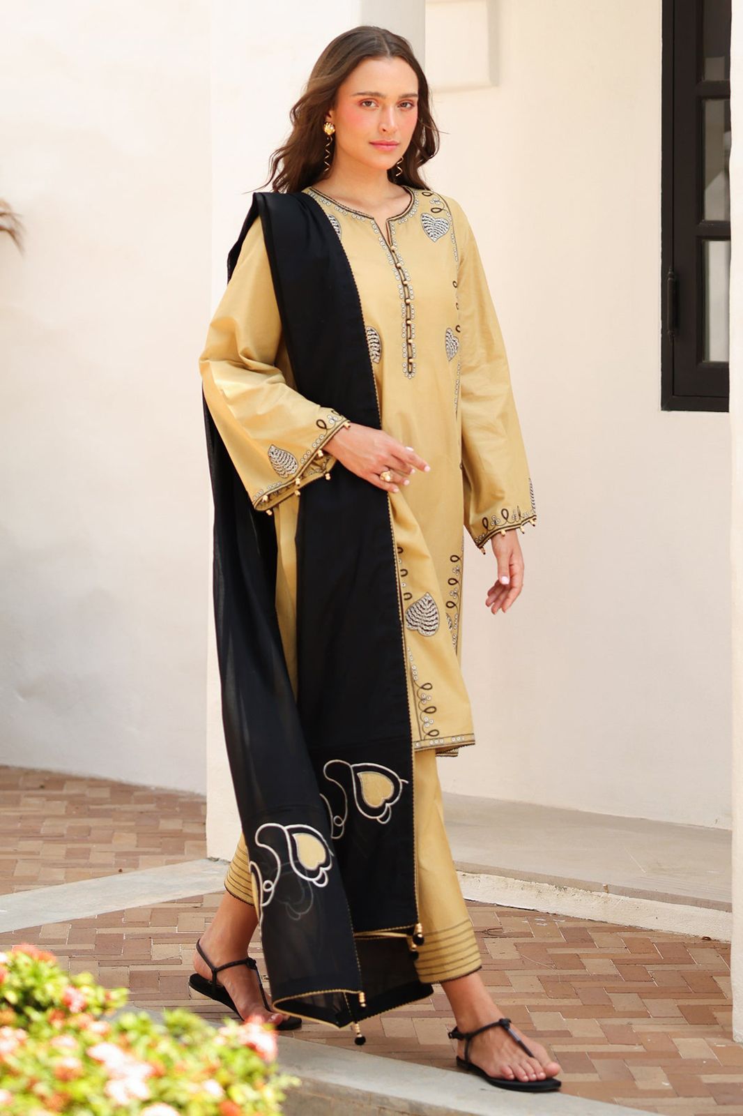 Jazmin Dhanak Embroidered 3 Piece | JZ105 - Trendy Casual Outfits - Laiba Rauf