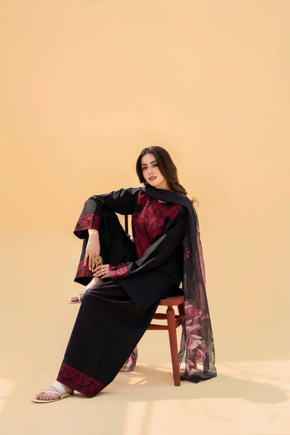 Laam Dhanak Embroidered 3 Piece | LM100 | Trendy Casual Outfits - Laiba Rauf