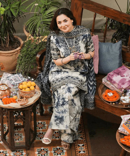 Sapphire Dhanak Embroidered 3 Piece | SP105 Laiba Rauf