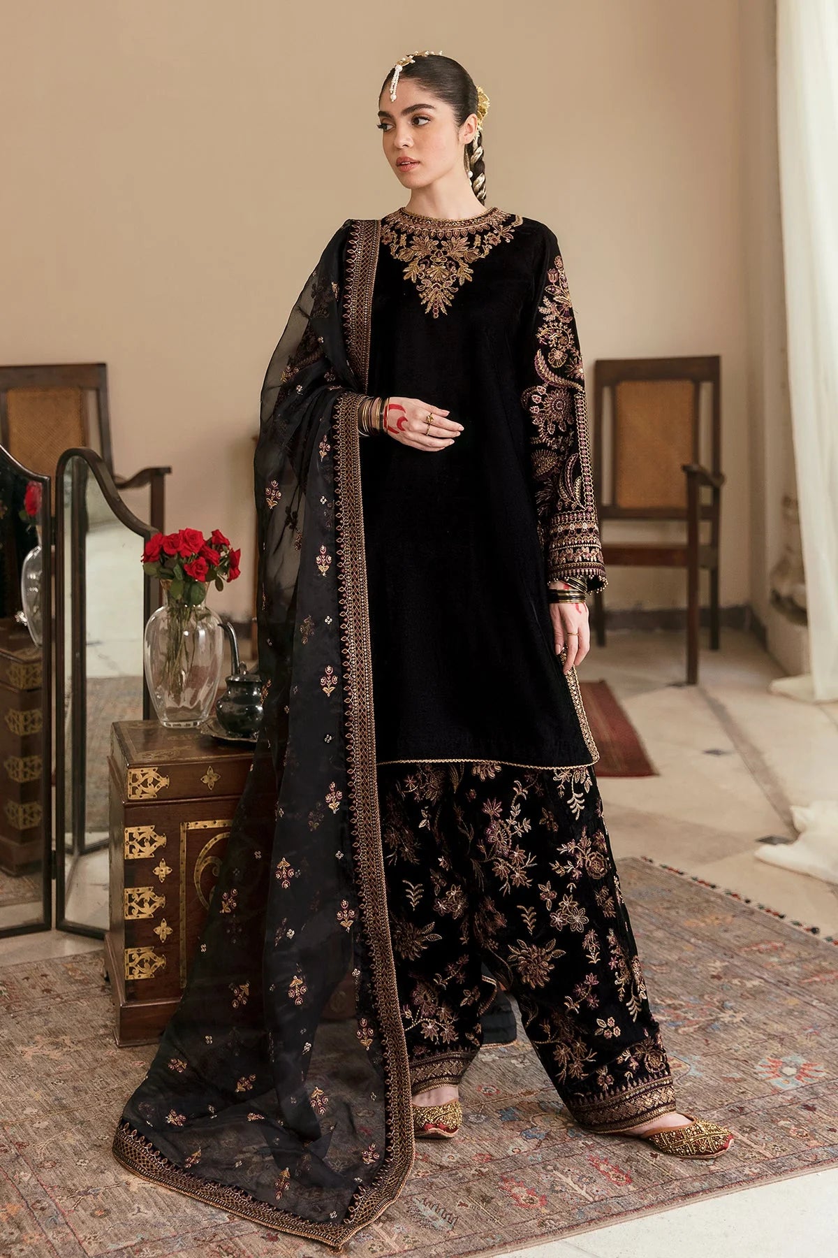 Baroque Luxury Embroidered Velvet 3 Piece | BR102 - Trendy Casual Outfits - Laiba Rauf