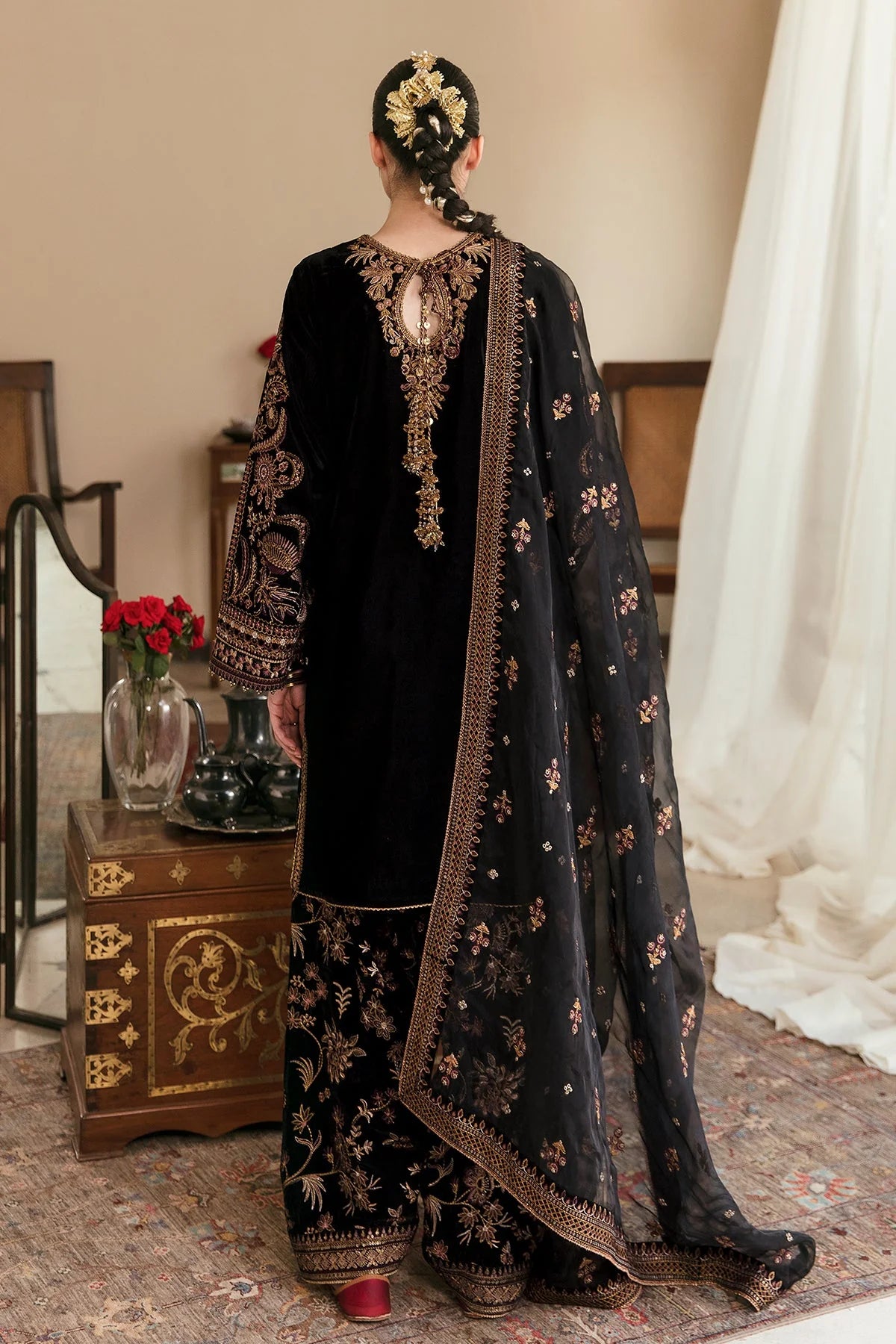 Baroque Luxury Embroidered Velvet 3 Piece | BR102 - Trendy Casual Outfits - Laiba Rauf